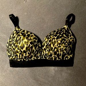 VICTORIAS SECRET PINK 34DD WIRELESS PUSH UP BRA